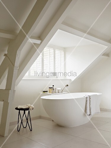 Minimalistisches Badezimmer mit freistehender Badewanne und langem ... Bad mit freistehende badewanne dachgeschoss
Bad mit freistehende badewanne dachgeschoss
Minimalistisches Badezimmer mit freistehender Badewanne und langem ...