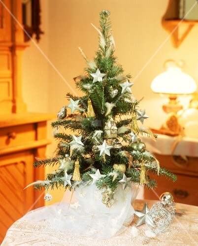 kleiner weihnachtsbaum weiss geschm 252 ckt bild kaufen kleiner weihnachtsbaum weiss geschm 252 ckt bild kaufen