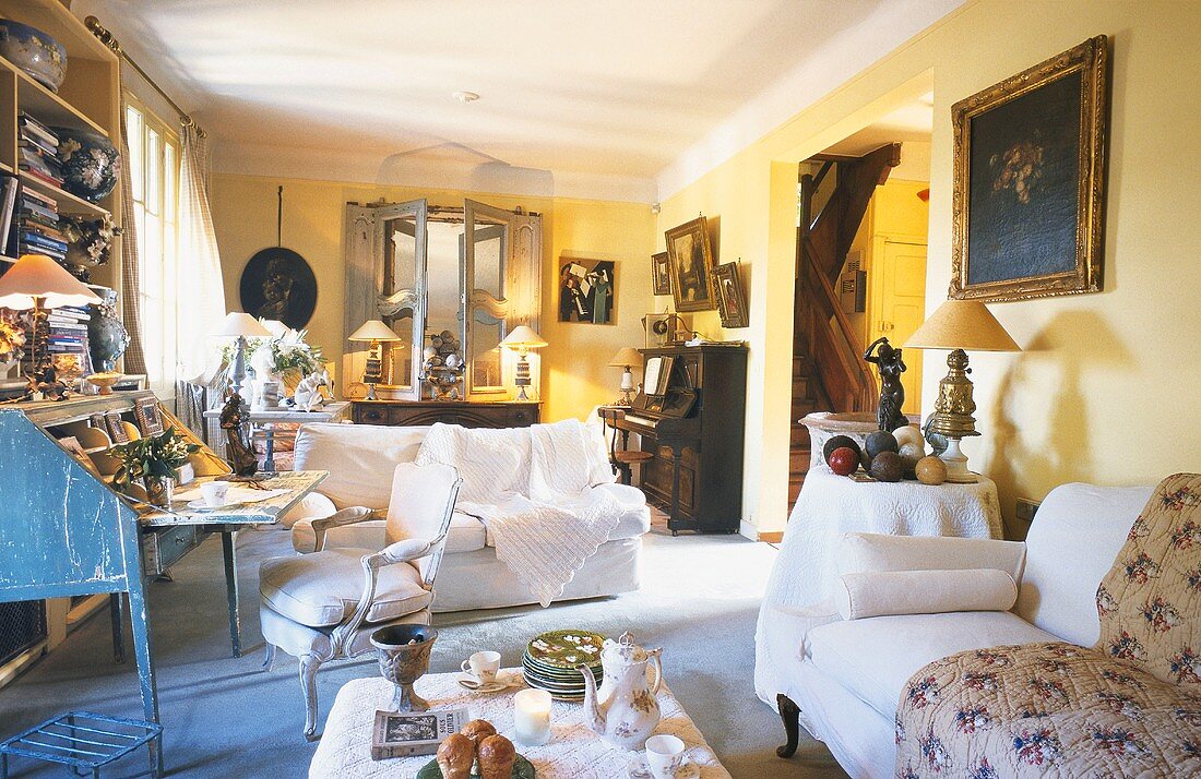 A living room with a davenport