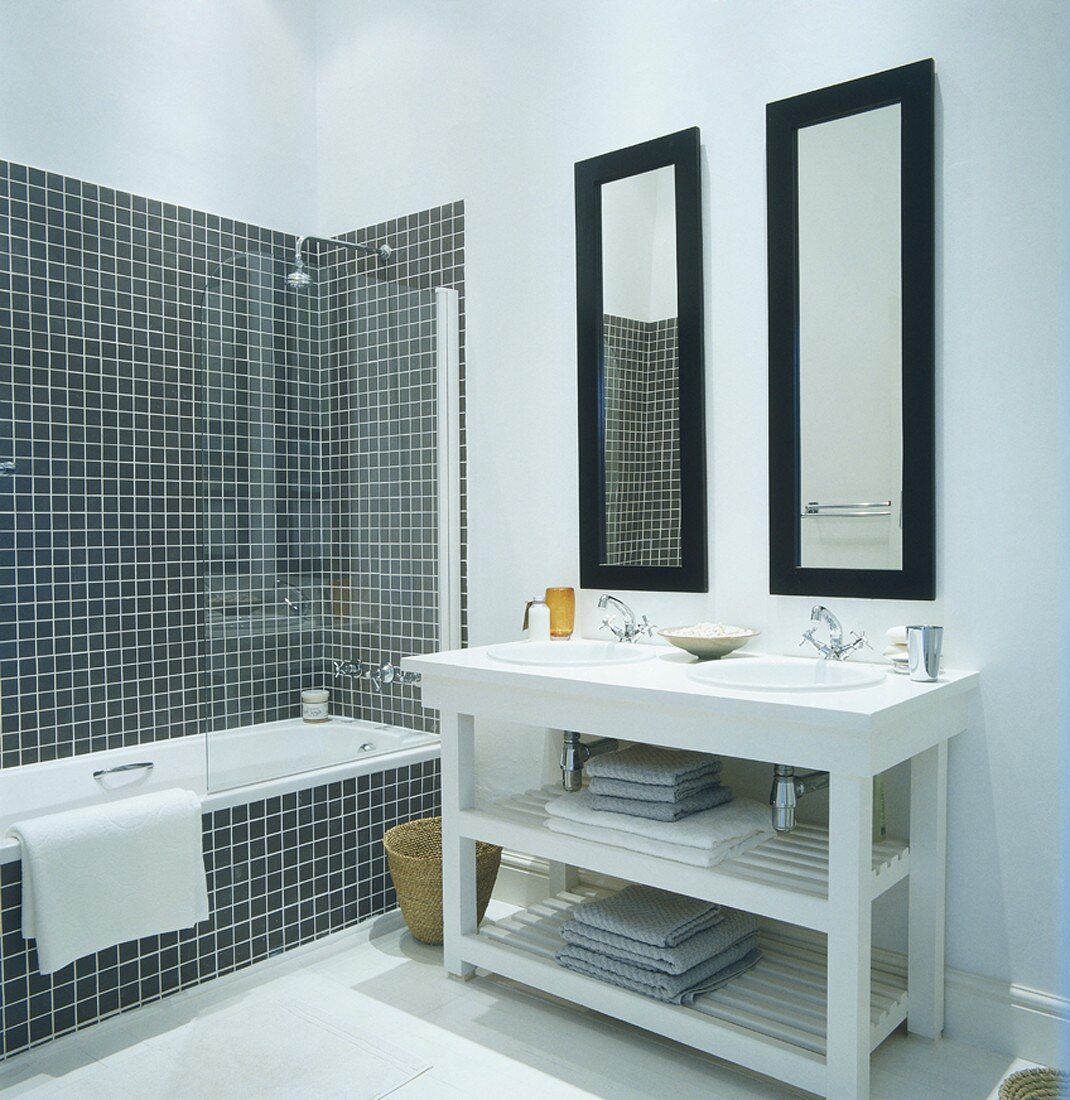 Bathroom with mosaic tiles
