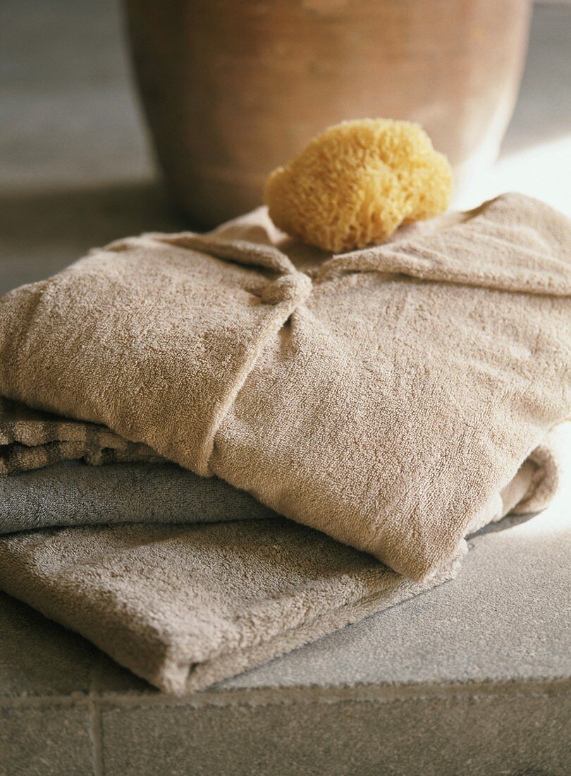 Bademantel und Handtücher
