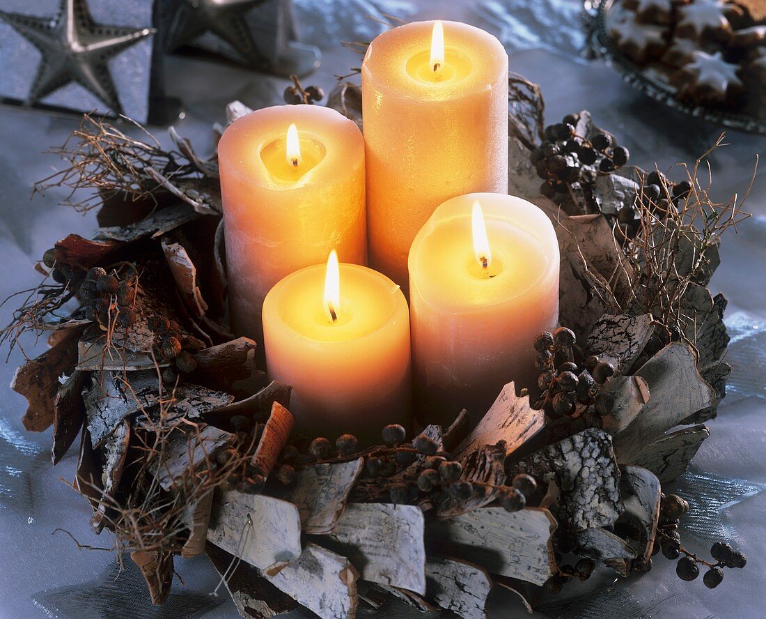 Advent wreath of bark, twigs and dates with candles