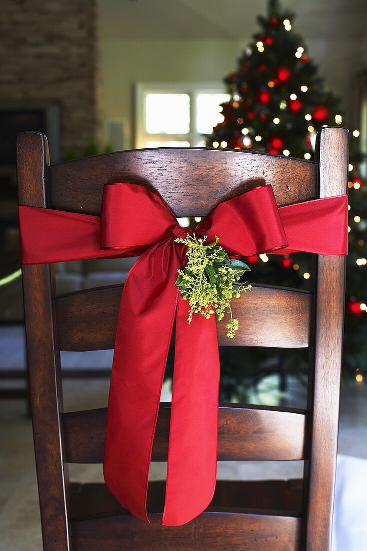 Stuhl mit Weihnachtsdeko