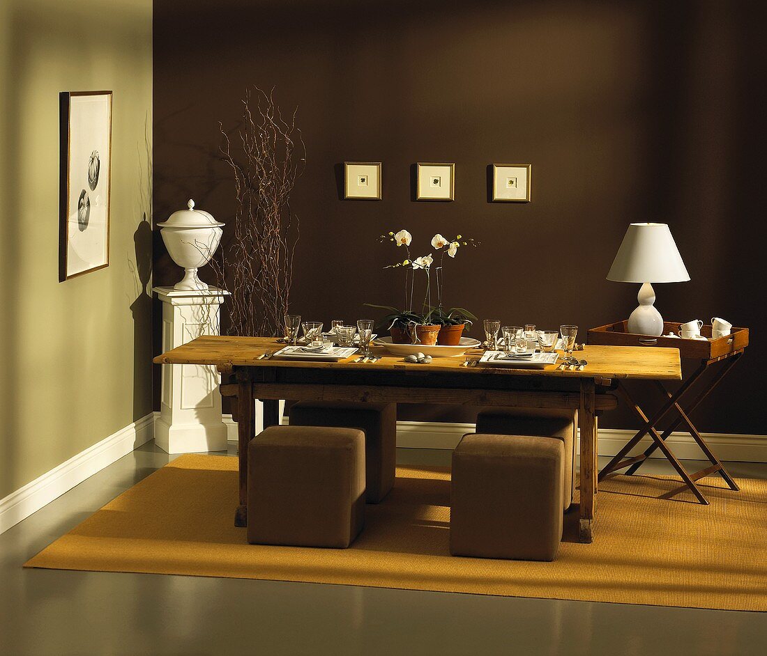 Dining room in brown
