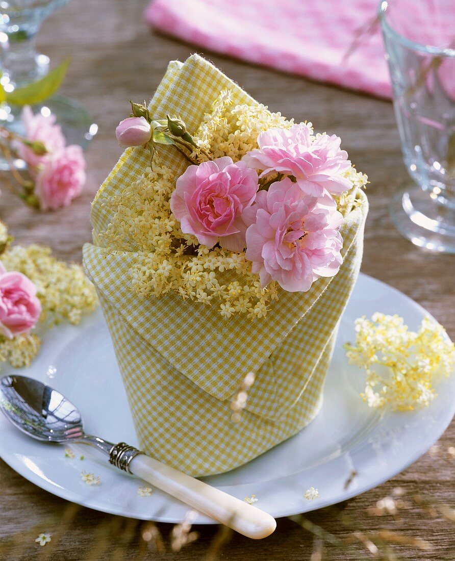 Napkin decorated with pink roses and elderflowers
