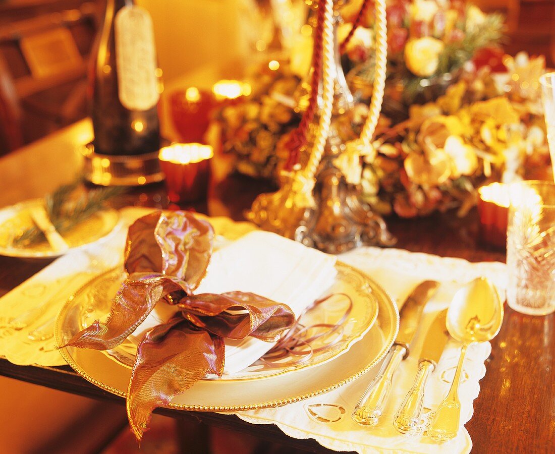 Festliches Tischgedeck zu Weihnachten
