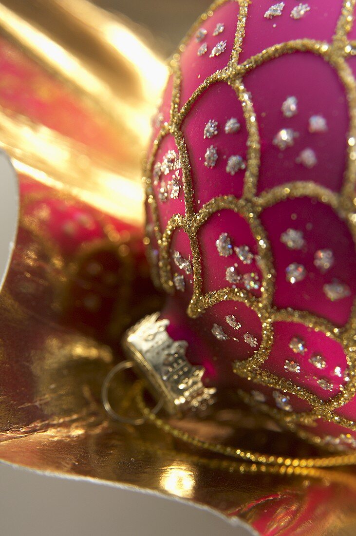 Pink Christmas baubles (close-up)