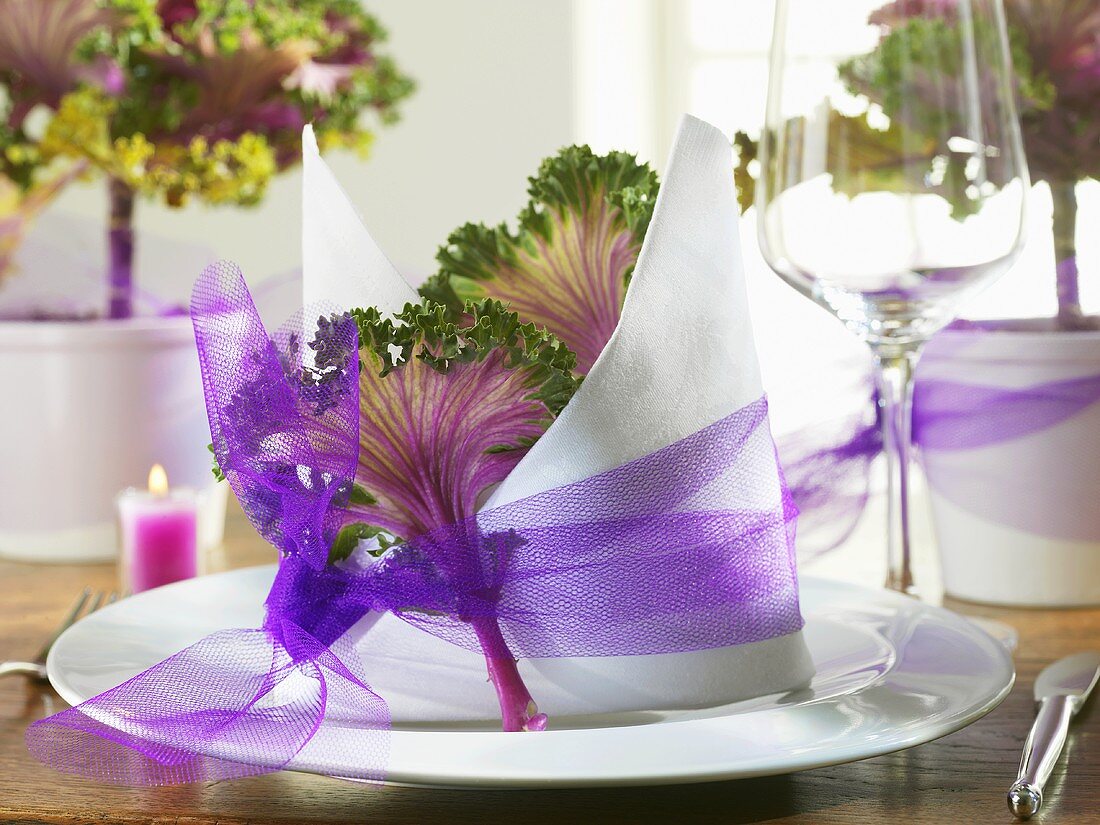 Napkin decoration with tulle ribbon & ornamental cabbage leaf