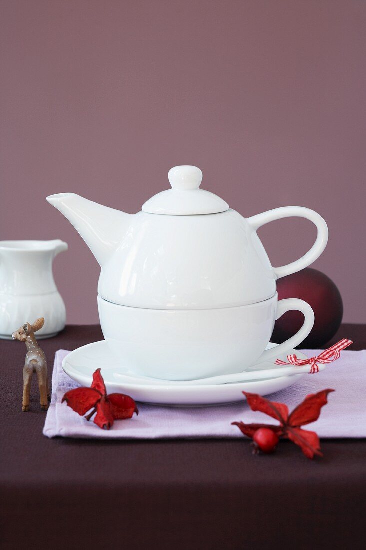 A cup and a teapot in one