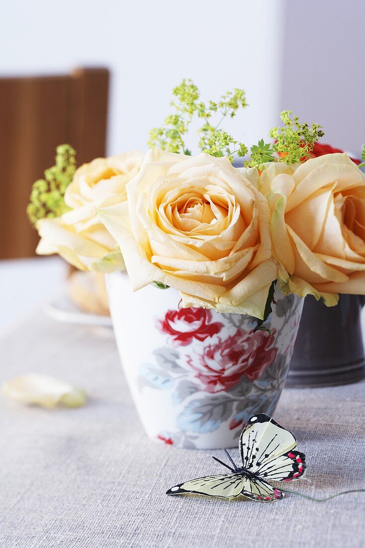 Roses in a cup with a rose motif