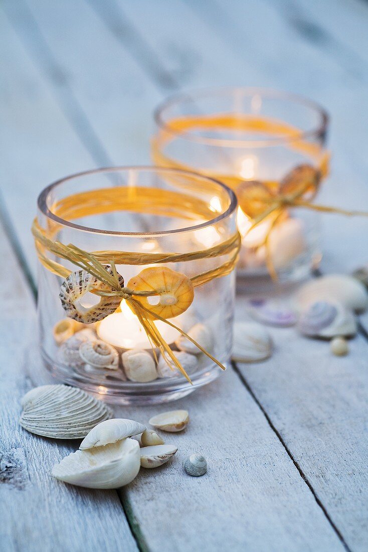 Tealights in glasses with maritime decorations