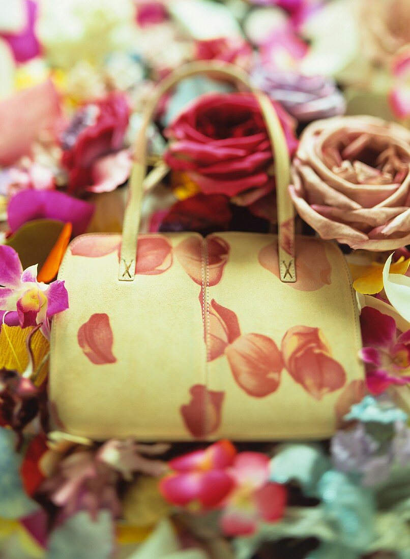 Ladies' handbag with roses