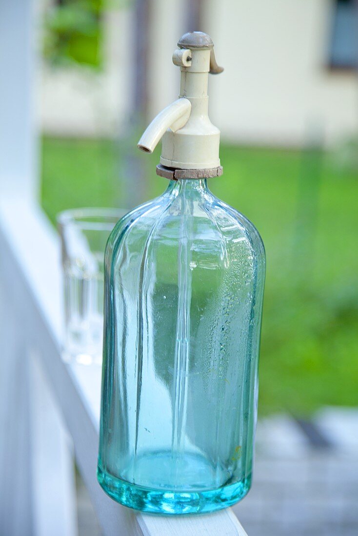 Blaue Siphonflasche