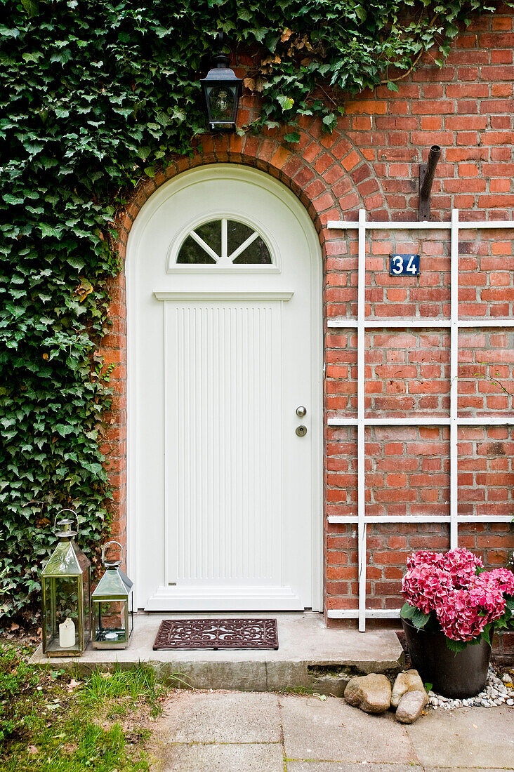 Front door of a house furnished in country style, Hamburg, Germany