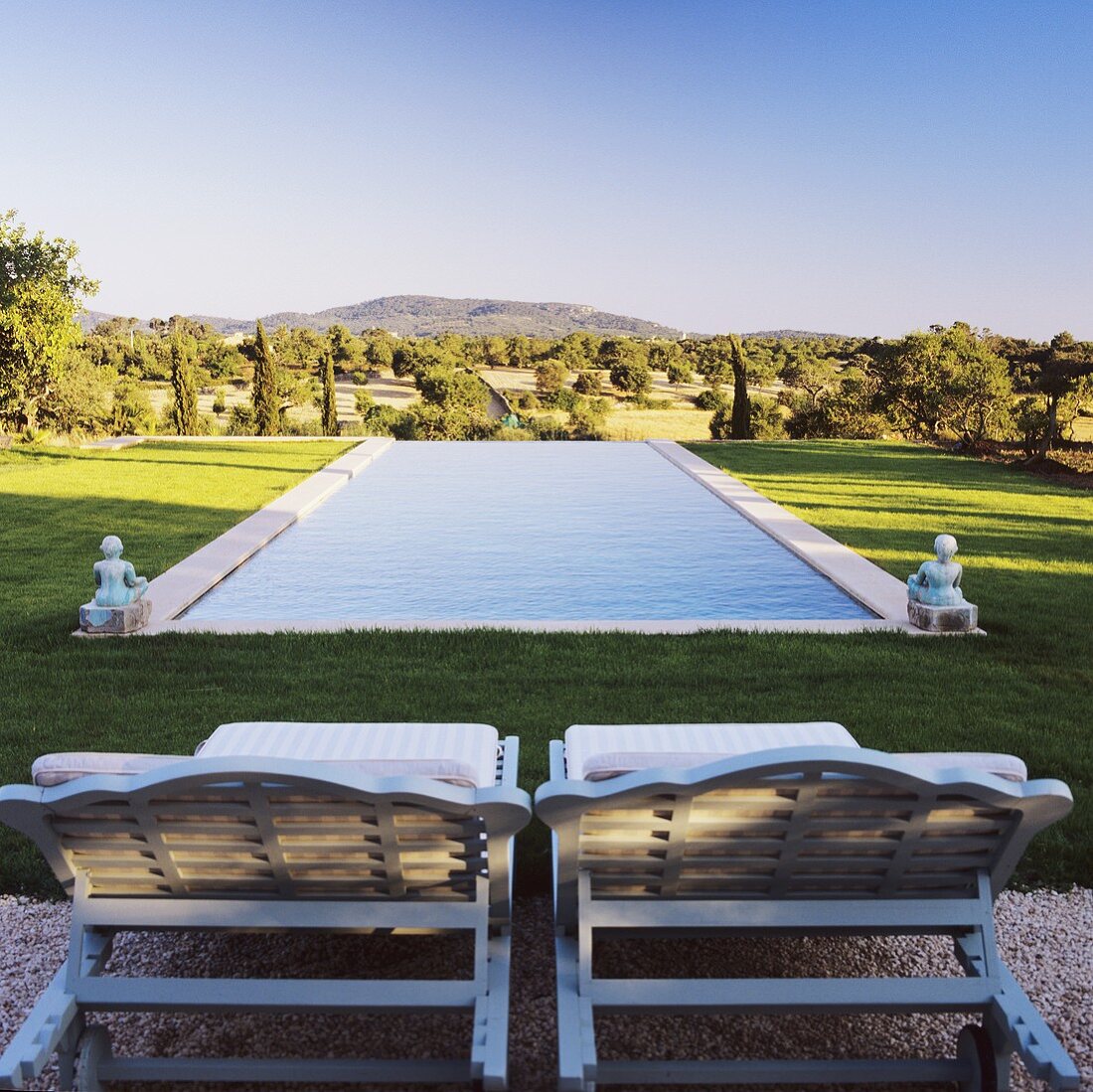 Phantastischer Blick über Pool auf die mallorquinische Landschaft