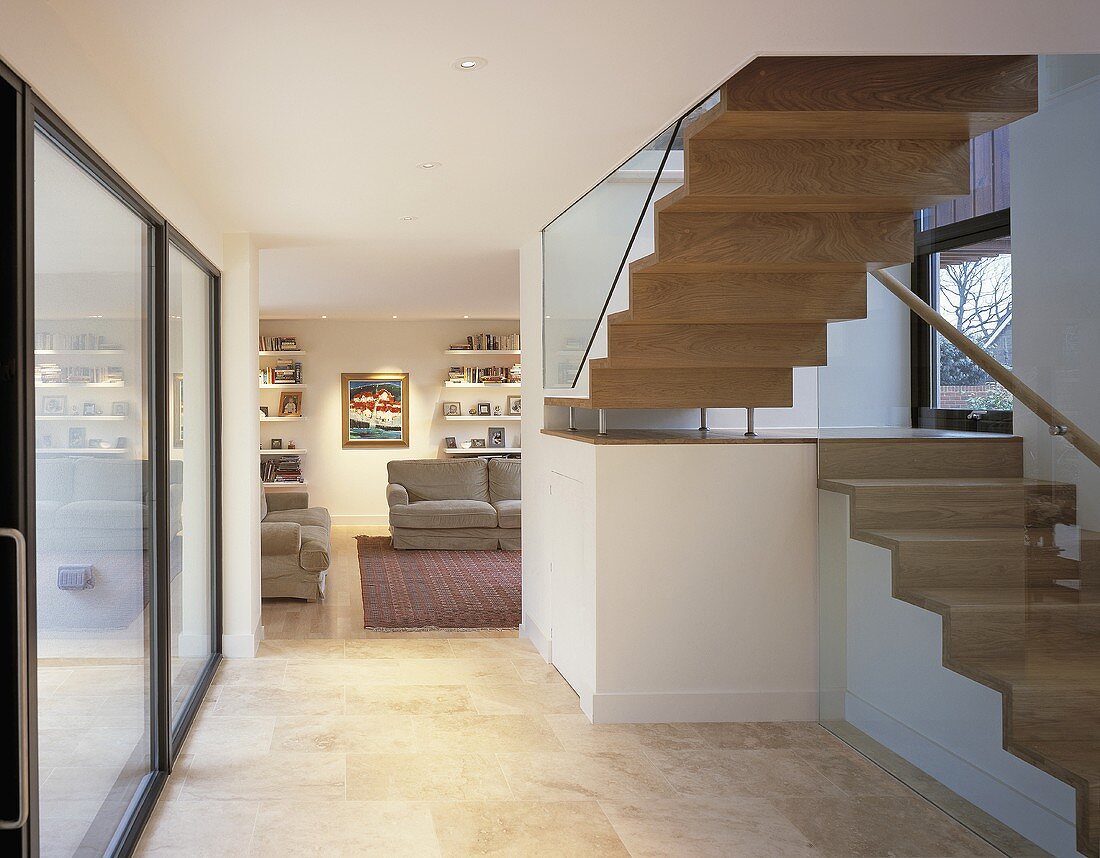 Offener Treppenraum mit Blick in offenen Wohnraum
