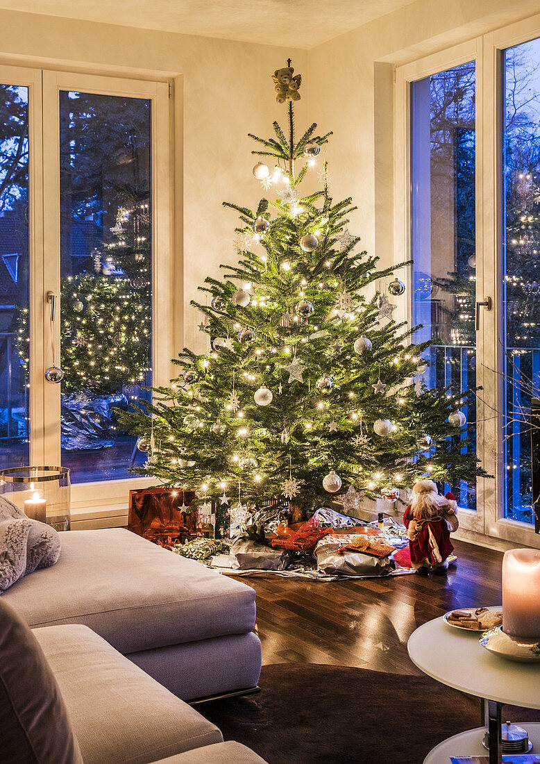 christmas tree and presents in a modern apartment in Hamburg, north Germany, Germany
