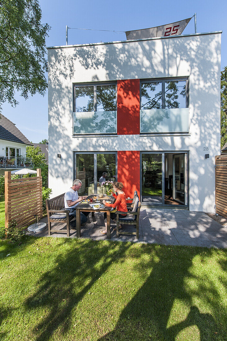 modern sigle-family house in Hamburg, north Germany, Germany