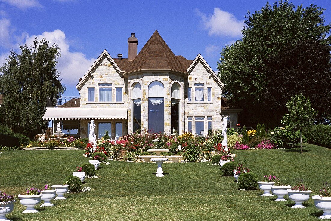 Grosses Haus mit Garten