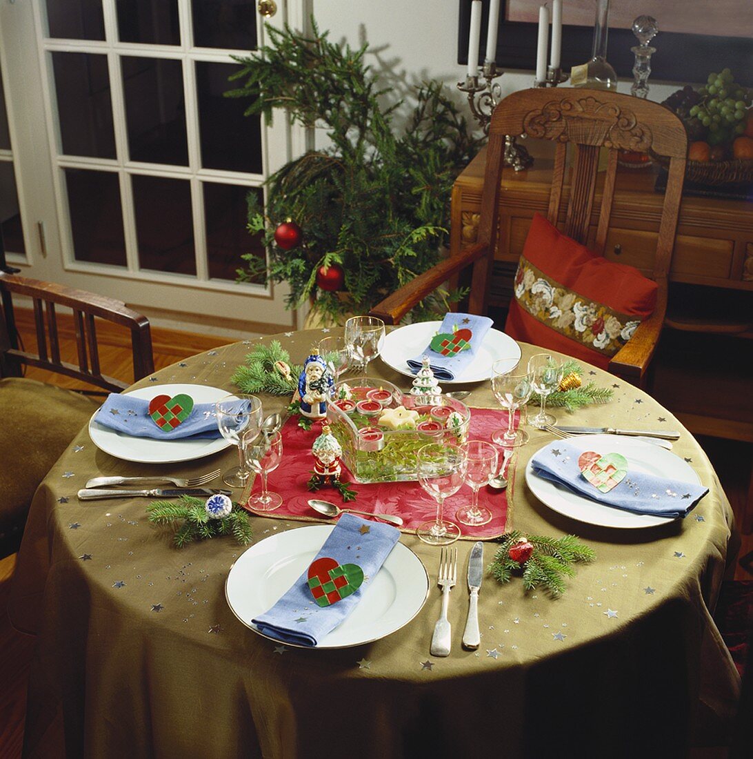 Festive Christmas table in olive green and red