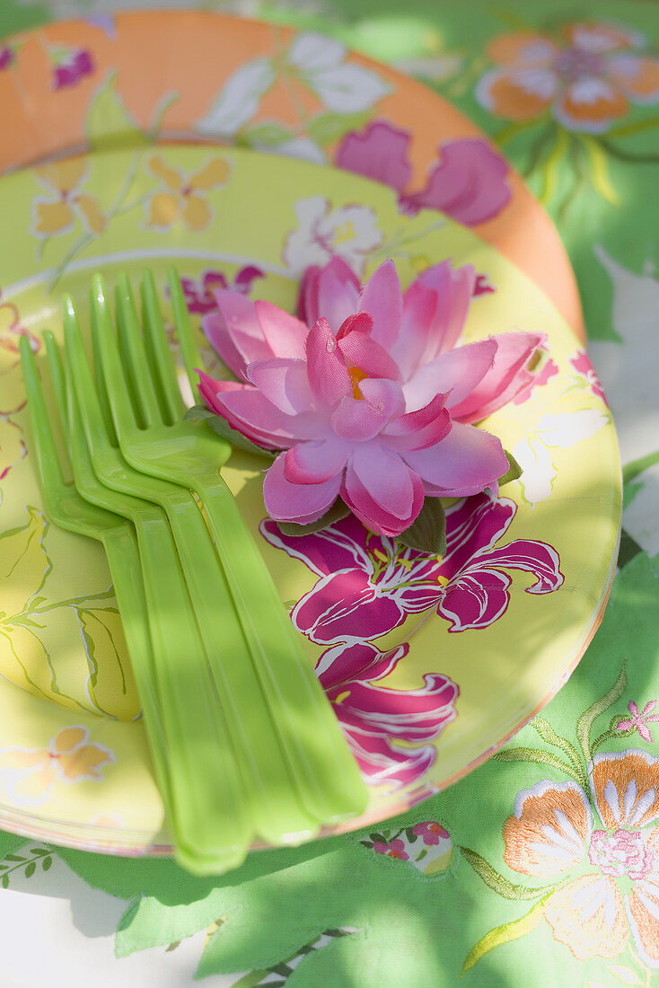 Summer party decorations: water lily, paper plates, plastic forks