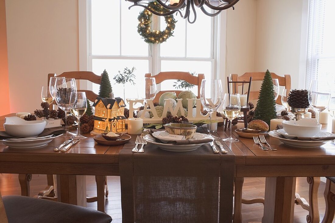 Table laid for Christmas (USA)