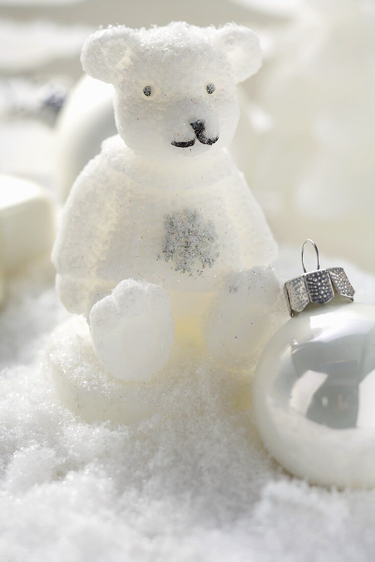 Christmas decoration: polar bear & Christmas baubles in snow