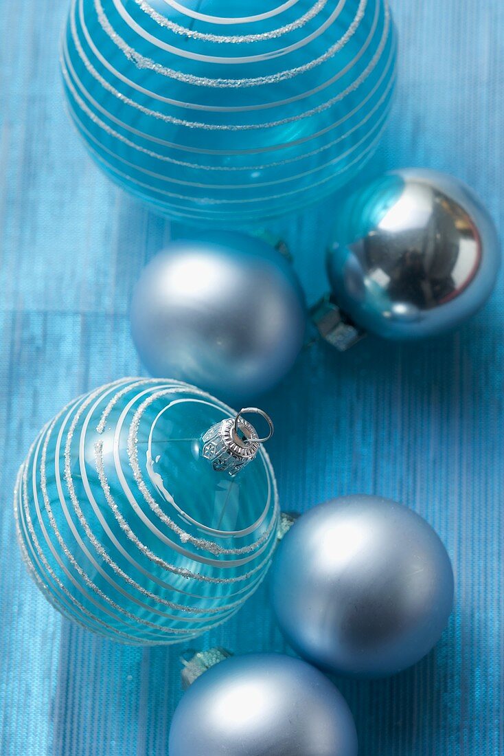Christmas tree baubles (turquoise and silver)