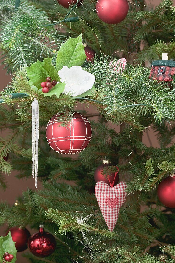 Dekorierter Christbaum (Ausschnitt)