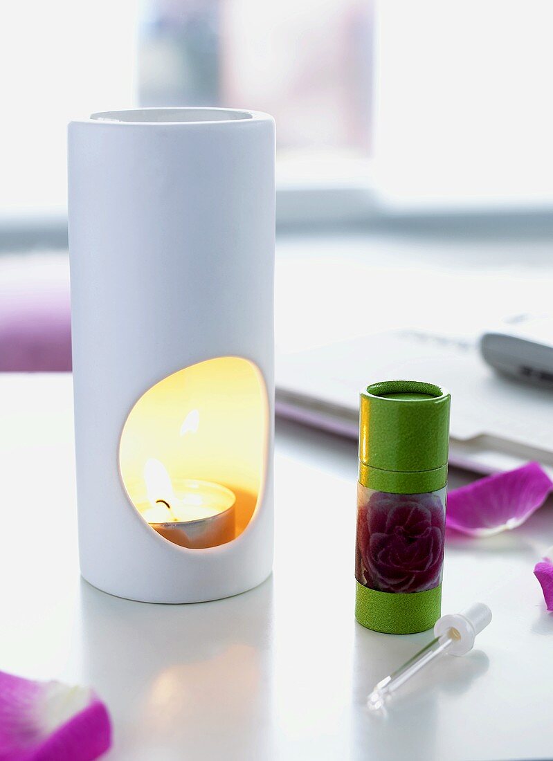 Rose-scented aroma lamp