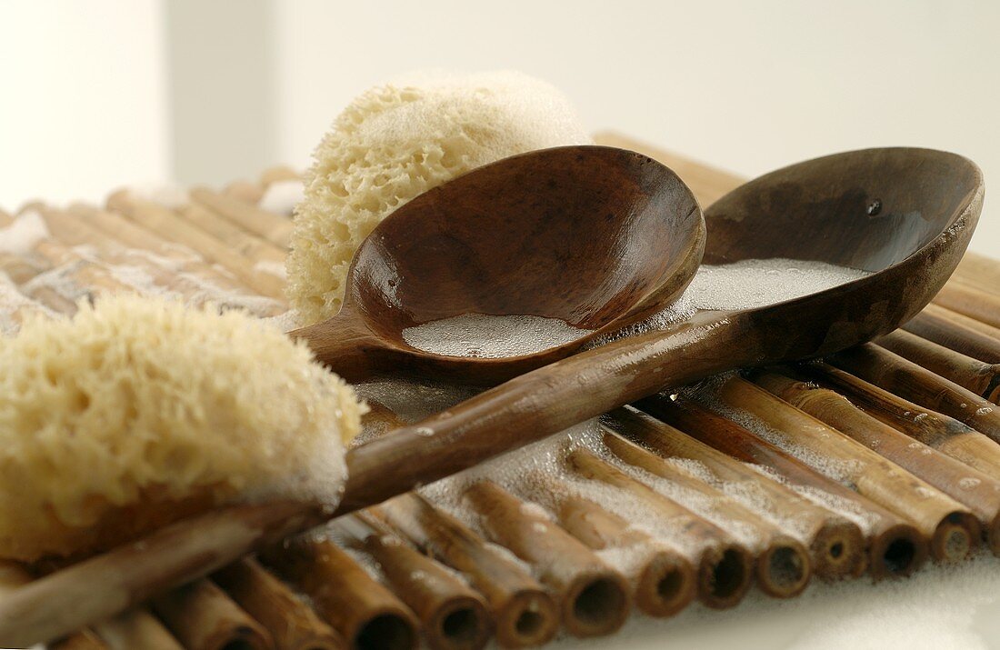 Sponge and wooden spoons (sauna accessories)