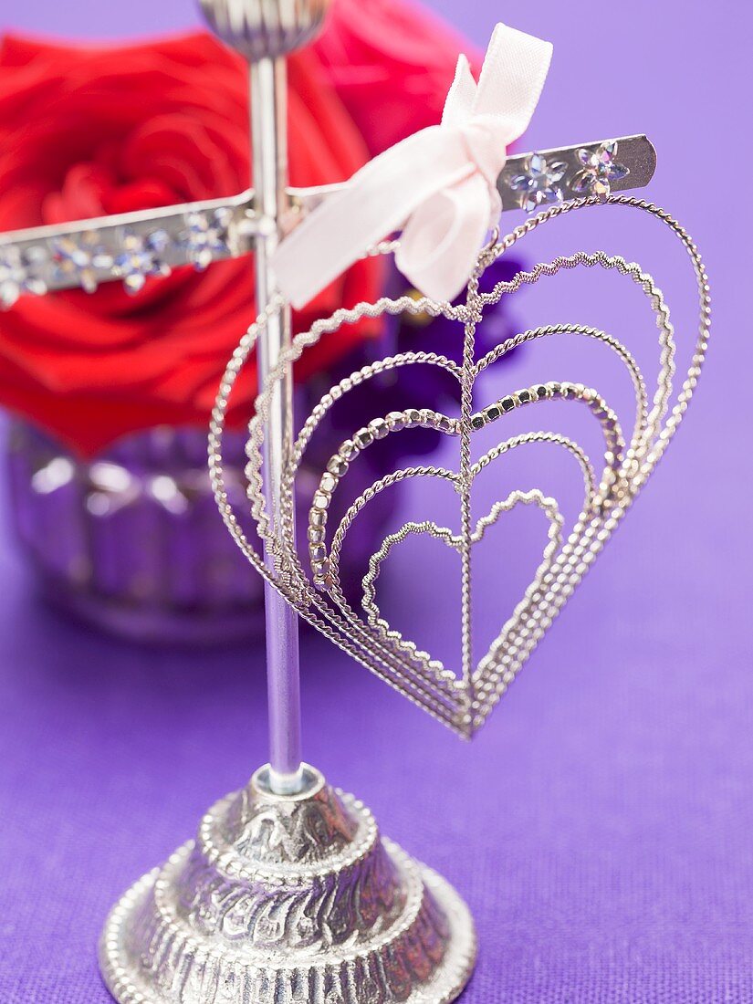 Wire heart with bow, posy of roses
