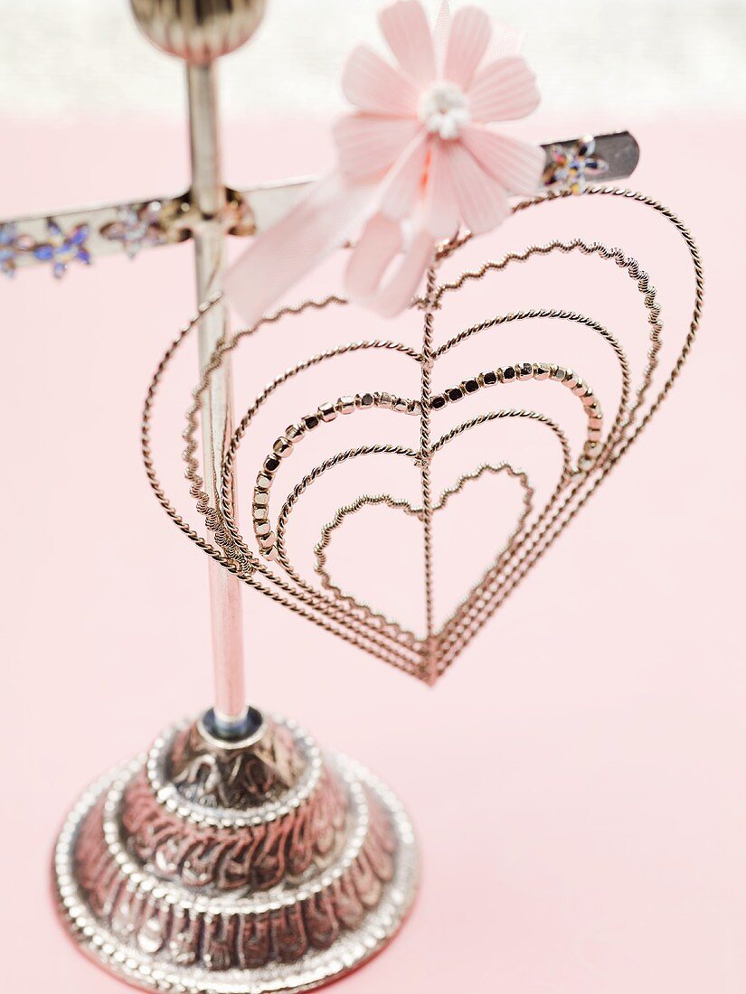 Wire heart with pink flower on stand