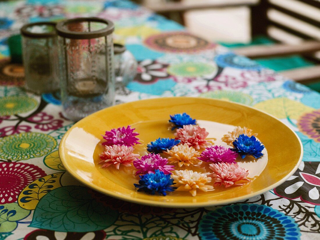 Summer flowers on plate (table decoration)