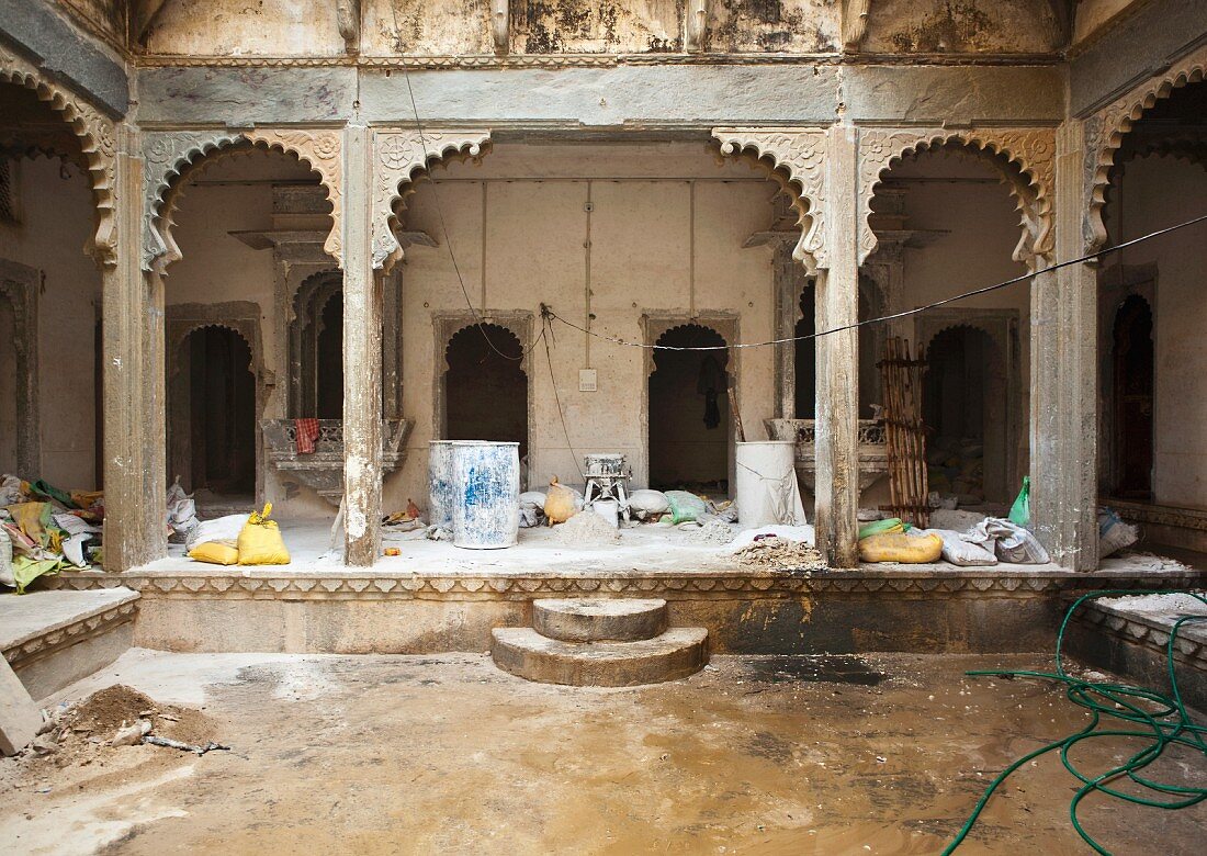 Renovierungsarbeiten im Monsoon Palace (Udaipur, Indien)