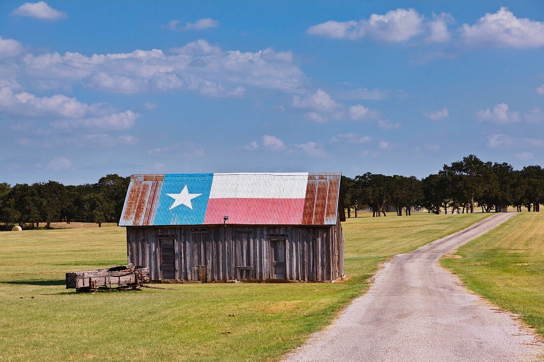 Barn Painted as the Texas Flag