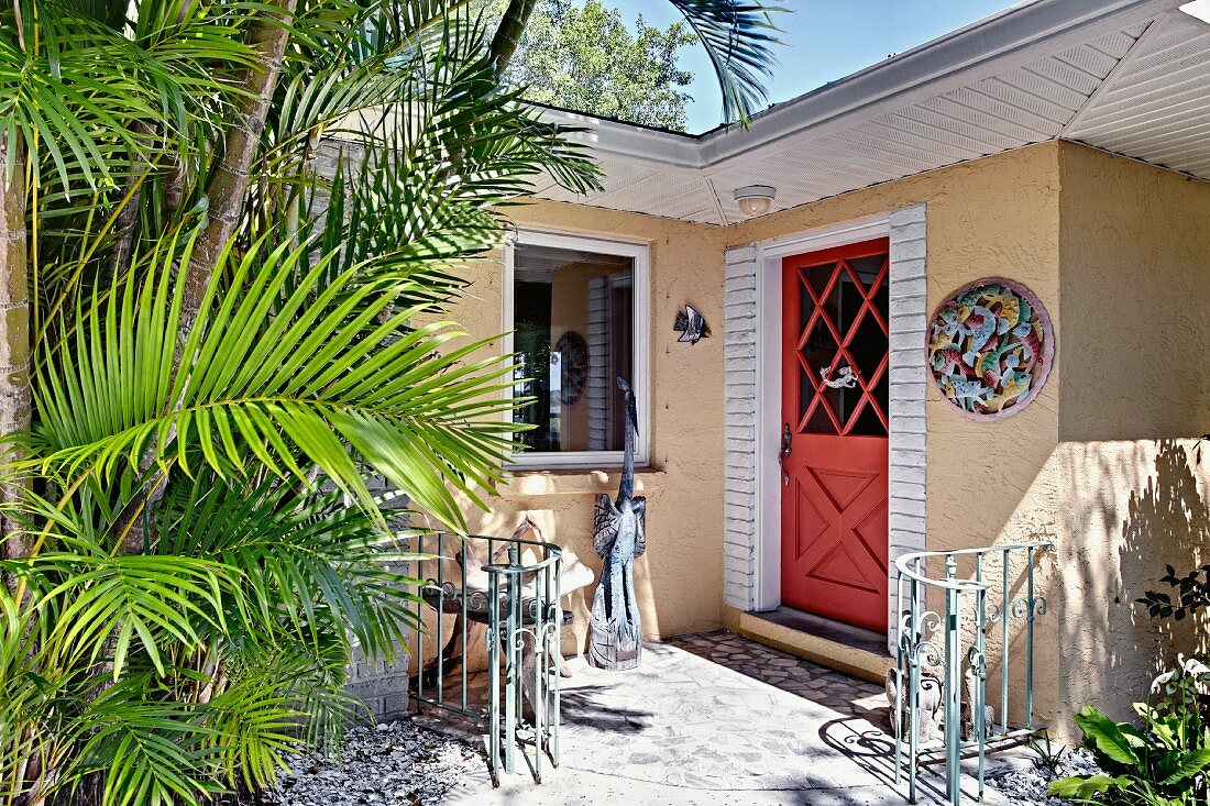Hintertür eines Wohnhauses in der Karibik