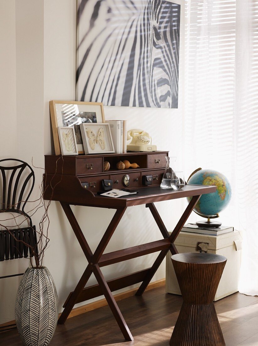 Small writing desk and African accessories