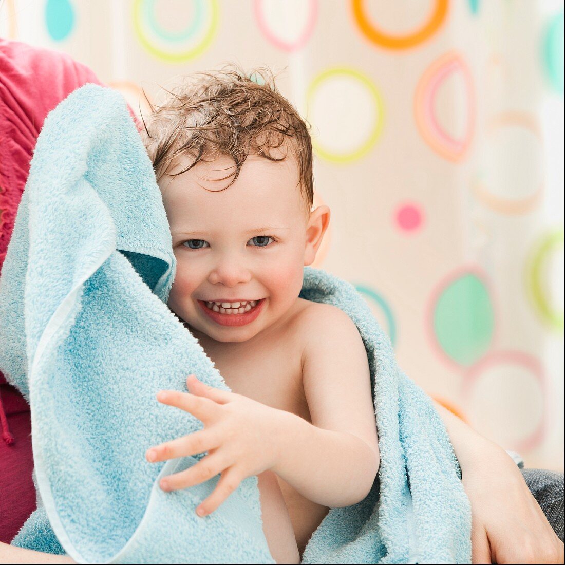 USA, Utah, Lehi, mother with son (2-3) wrapped in towel