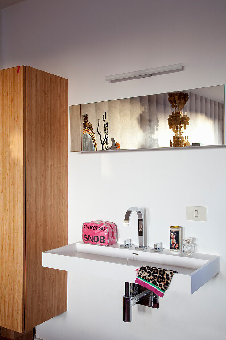 Modern bathroom with square washbasin and horizontal mirror