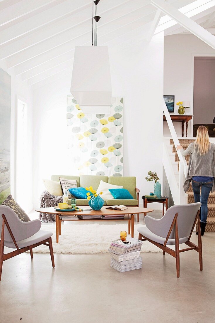 Bright accents of colour in the living room