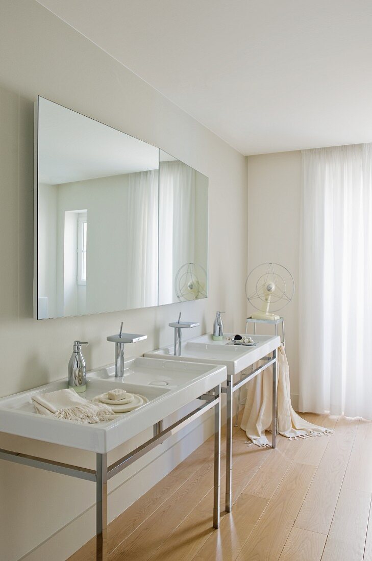 Elegant, purist, white designer bathroom with pale parquet floor