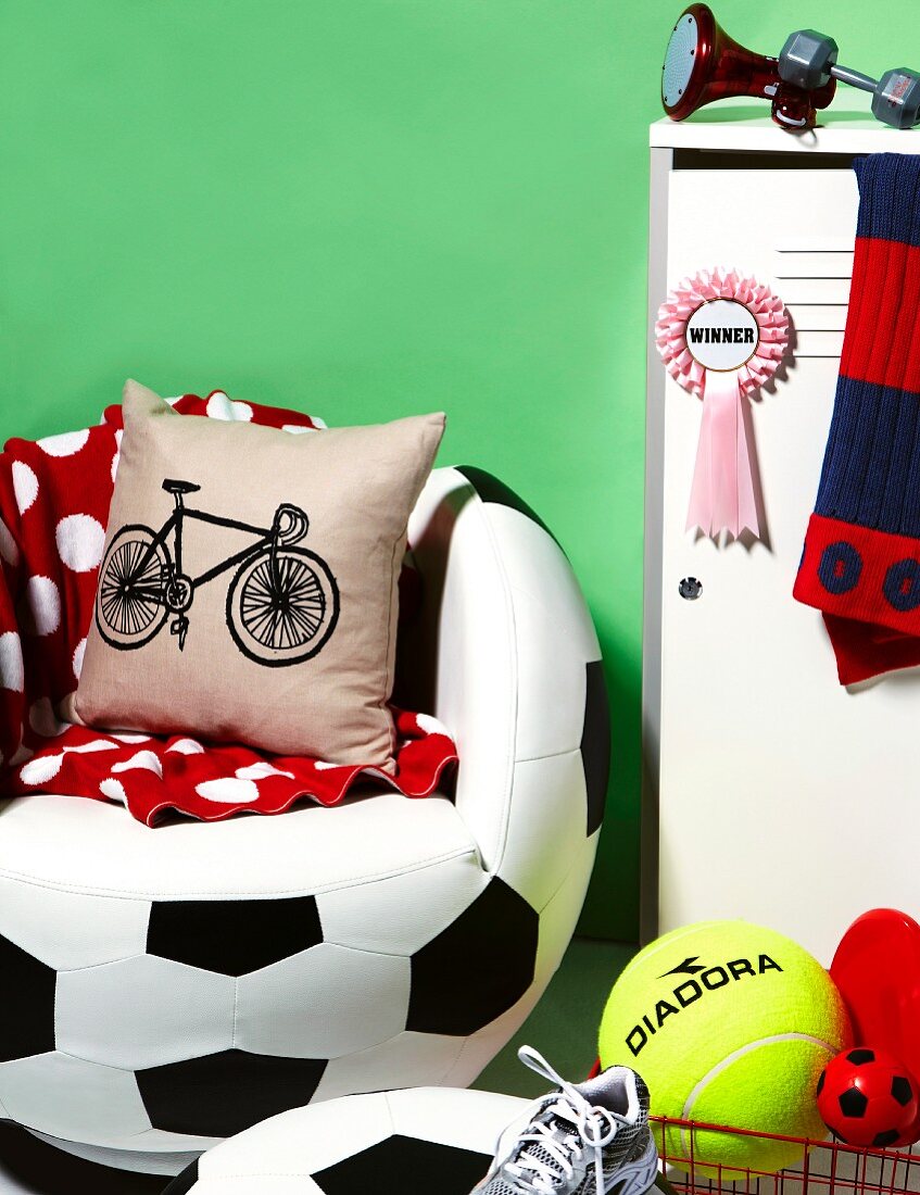 Room decorating ideas for soccer fans