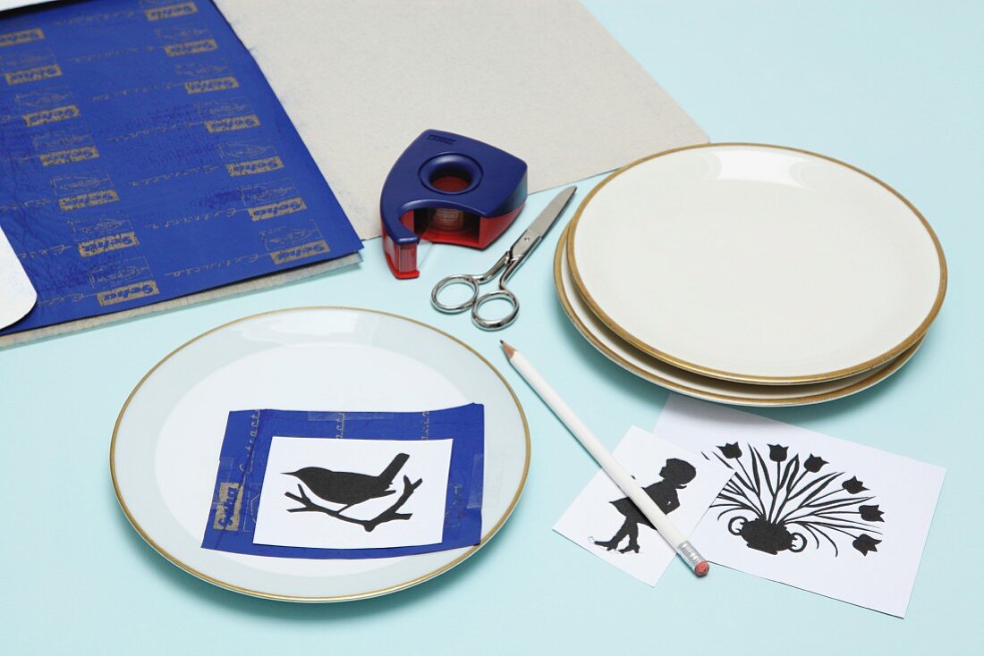 Instructions and craft materials for painting plates