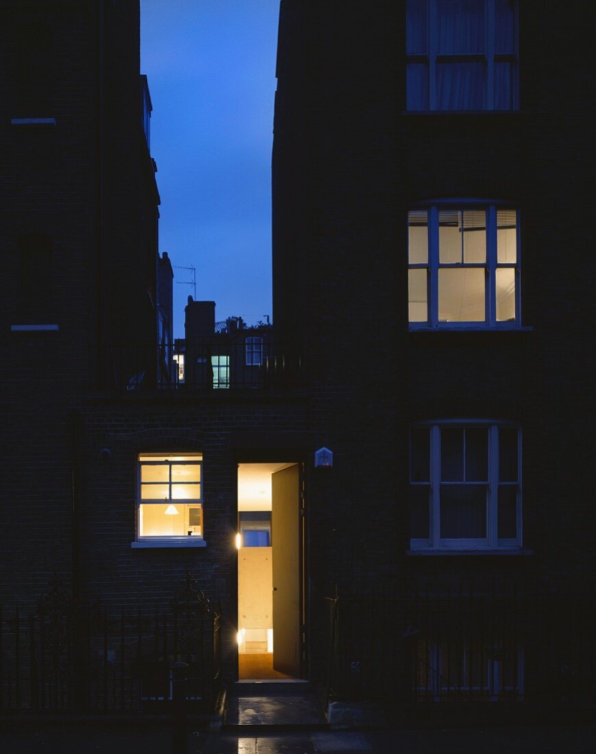Englisches Wohnhaus in Nachtstimmung