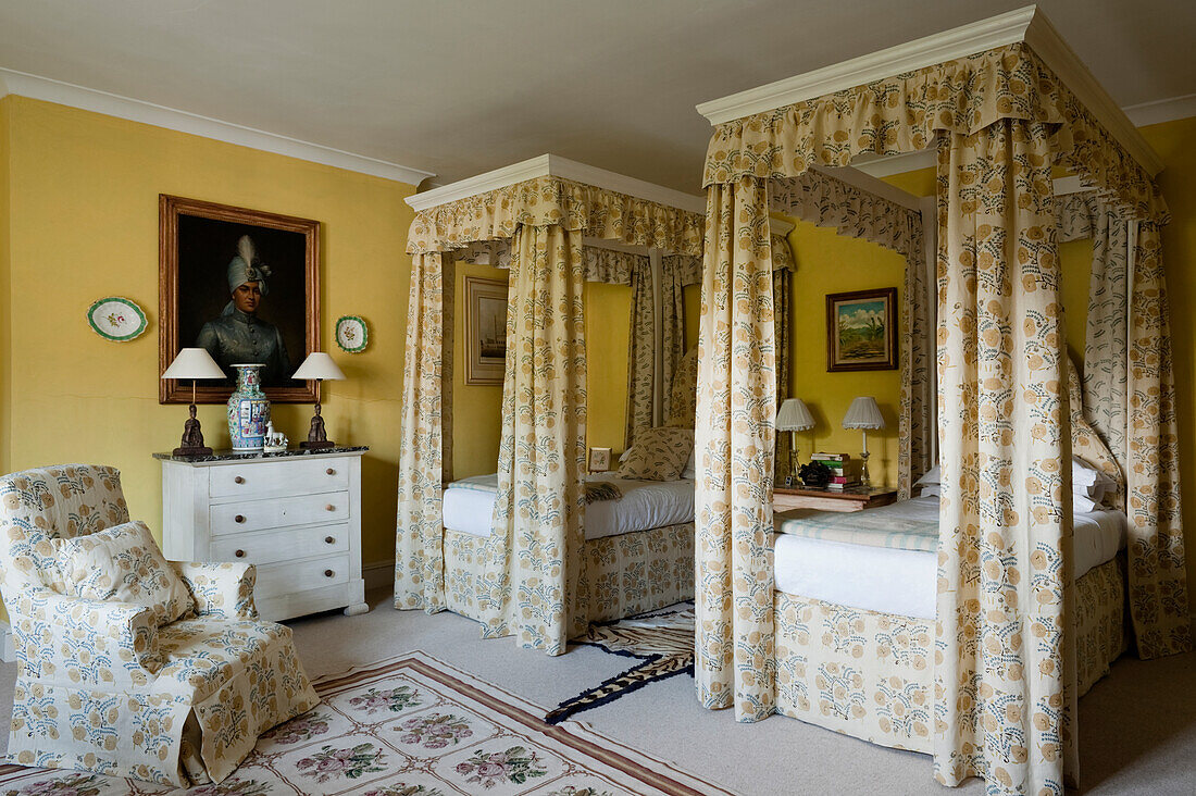 Room with canopy bed and yellow wall