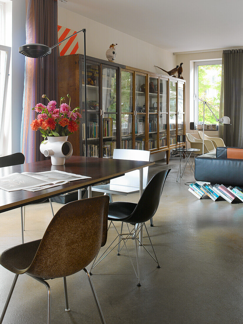 Office with modern chairs and bookshelf in the background