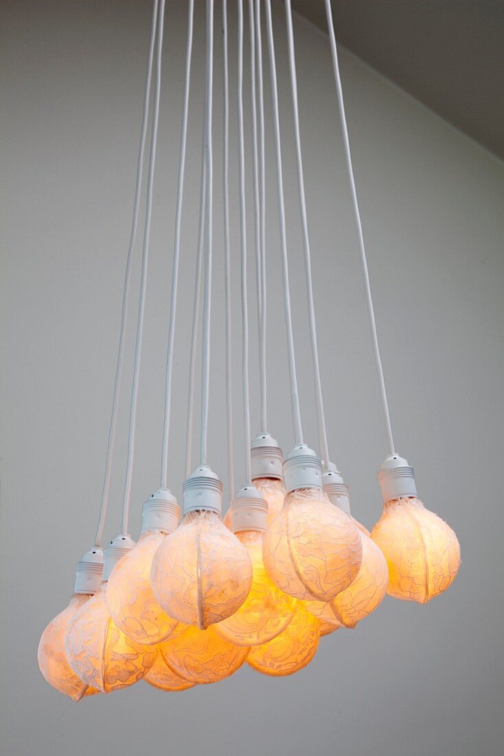 Pendant lamp made from multiple separate light bulbs