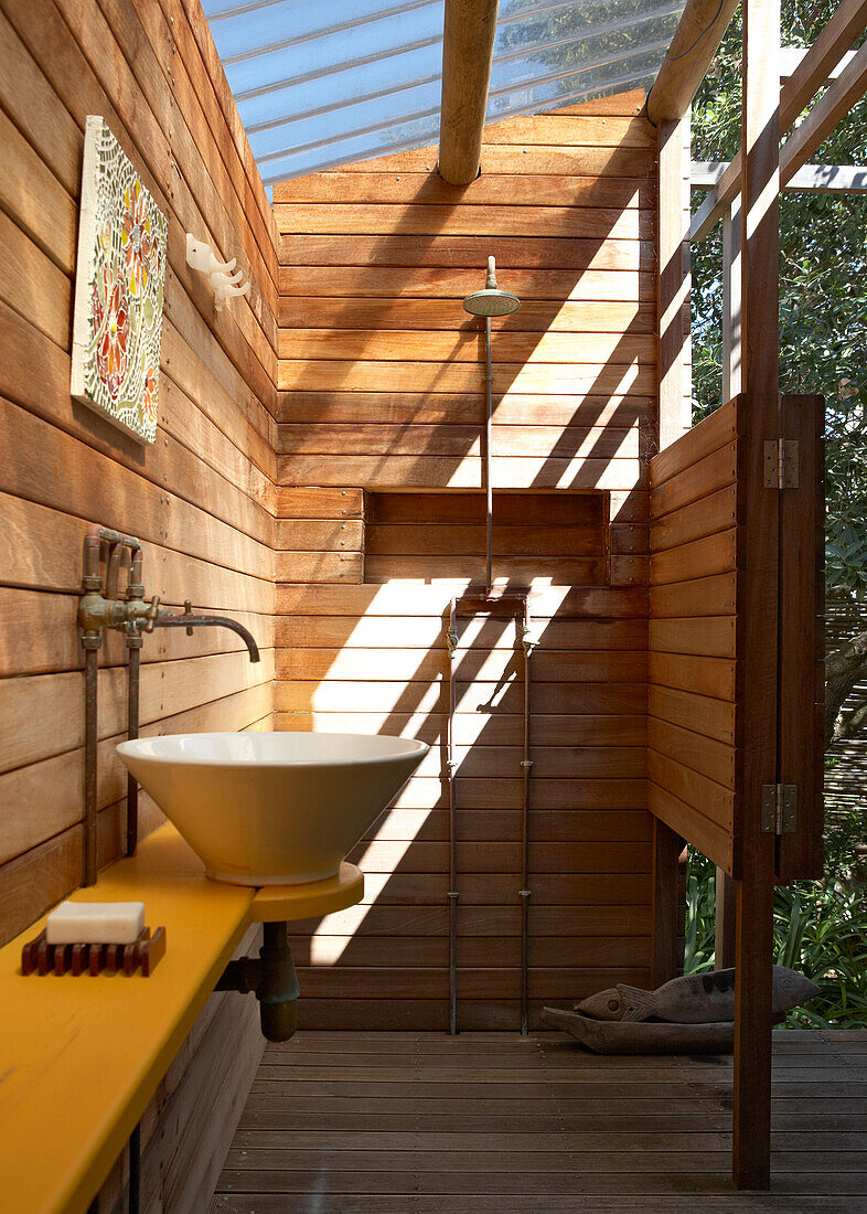 Outdoor washbasin and outdoor shower