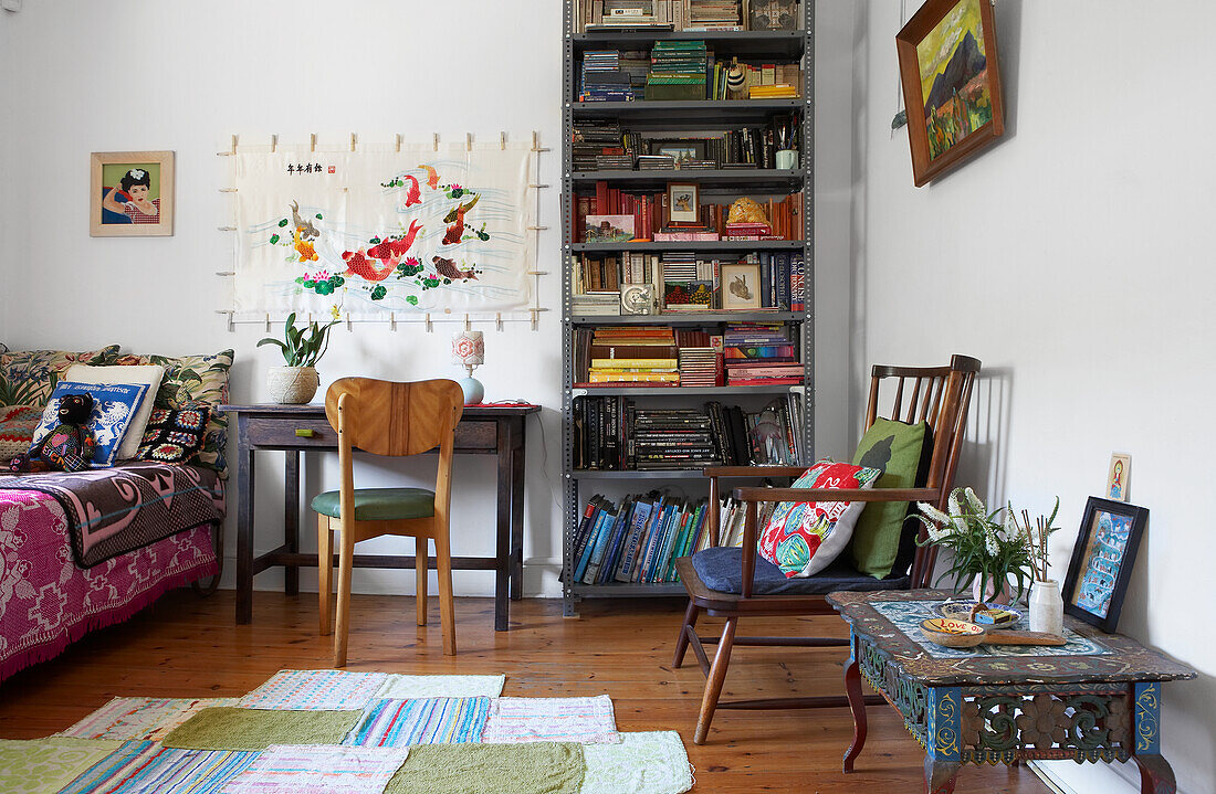 Colourful living room with bookshelf and wall decoration